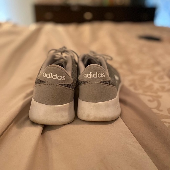 Adidas tennis shoes - Picture 3 of 3